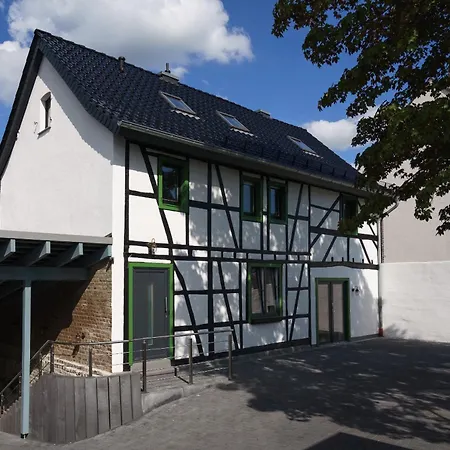 Appartement Ahorn, Wunderschoene, Neue Wohnungen, Ideal Fuer Ausfluege Ins Phantasialand, Staedte Koeln, Bruehl Und Bonn Oder Eifel