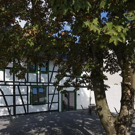 Appartement Ahorn, Wunderschoene, Neue Wohnungen, Ideal Fuer Ausfluege Ins Phantasialand, Staedte Koeln, Bruehl Und Bonn Oder Eifel *