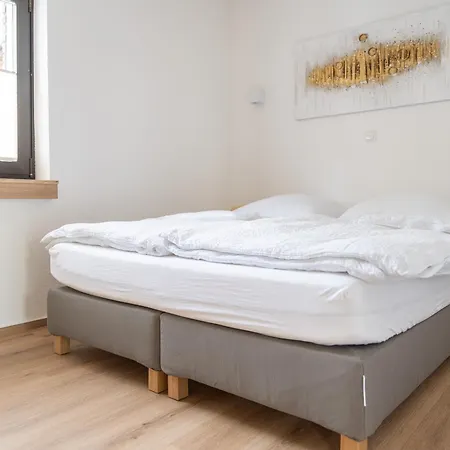 Appartement Ahorn, Wunderschoene, Neue Wohnungen, Ideal Fuer Ausfluege Ins Phantasialand, Staedte Koeln, Bruehl Und Bonn Oder Eifel