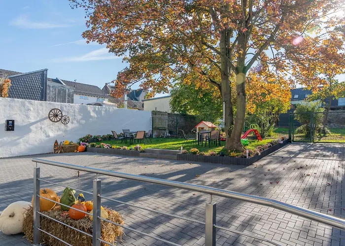 شقة Ahorn, Wunderschoene, Neue Wohnungen, Ideal Fuer Ausfluege Ins Phantasialand, Staedte Koeln, Bruehl Und Bonn Oder Eifel *