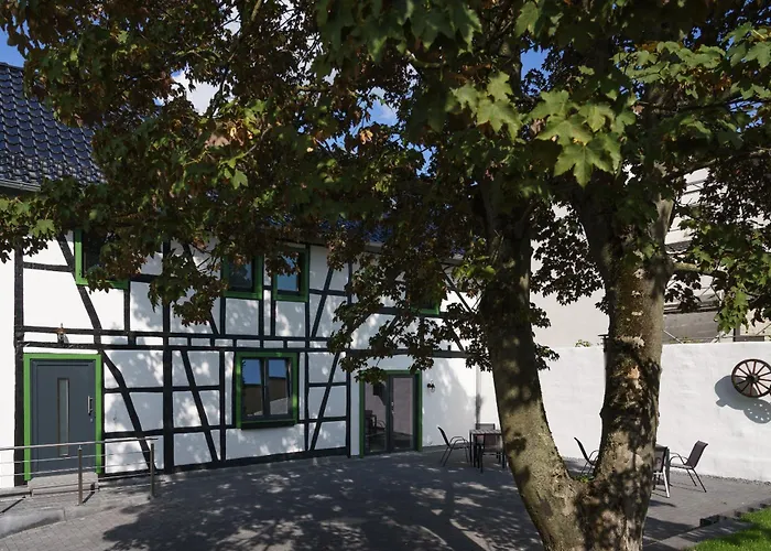 شقة Ahorn, Wunderschoene, Neue Wohnungen, Ideal Fuer Ausfluege Ins Phantasialand, Staedte Koeln, Bruehl Und Bonn Oder Eifel *